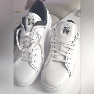 Freesoul‎ White and Black Low-Top Athletic Shoes with Leather Upper Size,,7.5